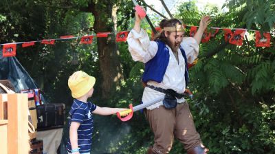 Fighting Captain Nick on Stage Pirate Tram